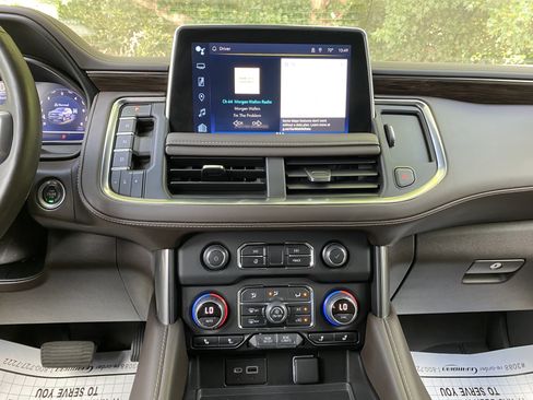 Used 2022 Chevrolet Tahoe Z71 w/ Luxury Package AWD/4WD image 25