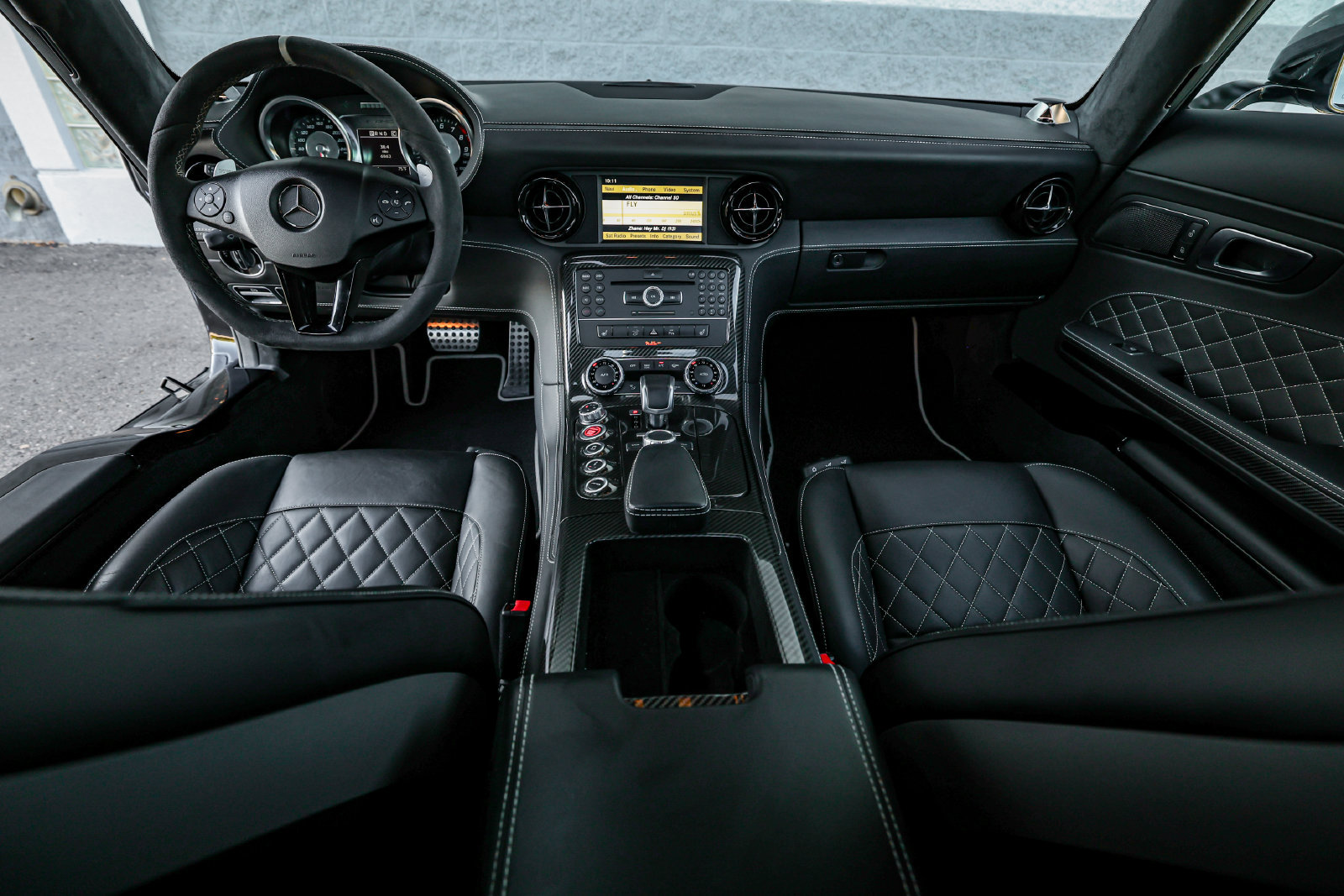 Used 2015 Mercedes-Benz SLS AMG GT Final Edition image 4