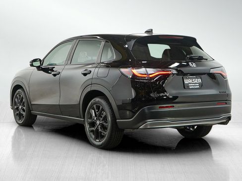 Used 2023 Honda HR-V Sport image 3