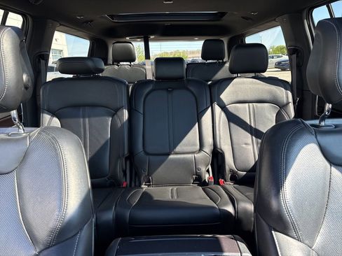 Used 2023 Jeep Wagoneer 4WD w/ Premium Group I image 16