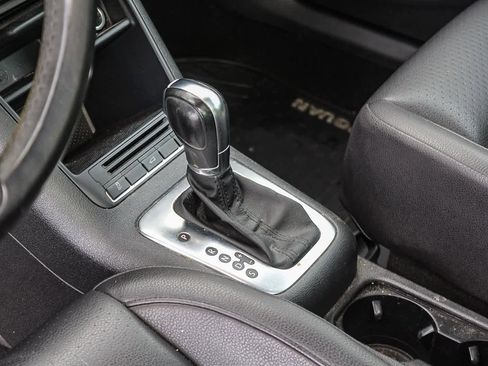 Used 2011 Volkswagen Tiguan SE image 27