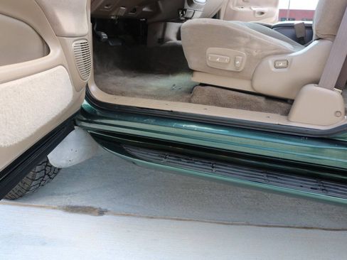 Used 2001 Toyota Tundra Limited w/ Off-Road Pkg AWD/4WD image 17