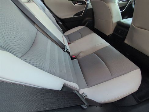 Used 2020 Toyota RAV4 Limited image 18