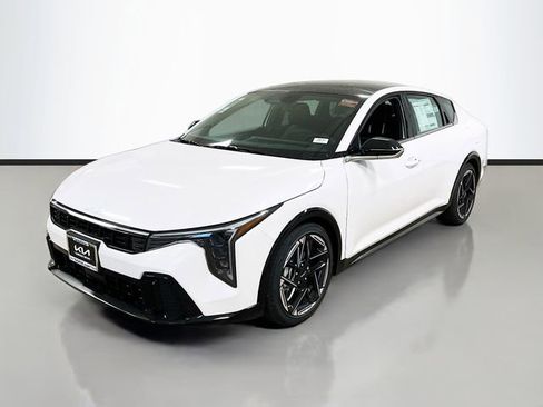 New 2025 Kia K4 GT-Line image 3