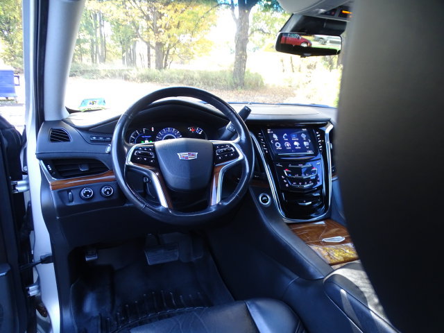 Certified 2018 Cadillac Escalade ESV Luxury AWD/4WD image 6