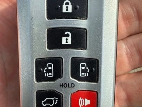 Used 2019 Toyota Sienna Limited Premium FWD image 21