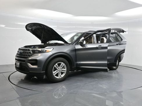 Used 2022 Ford Explorer XLT image 42
