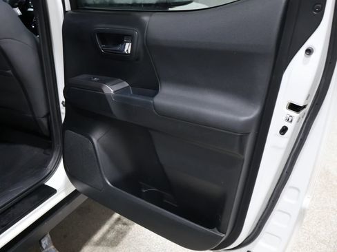 Used 2017 Toyota Tacoma TRD Off-Road w/ Tow Package (A/T) image 21