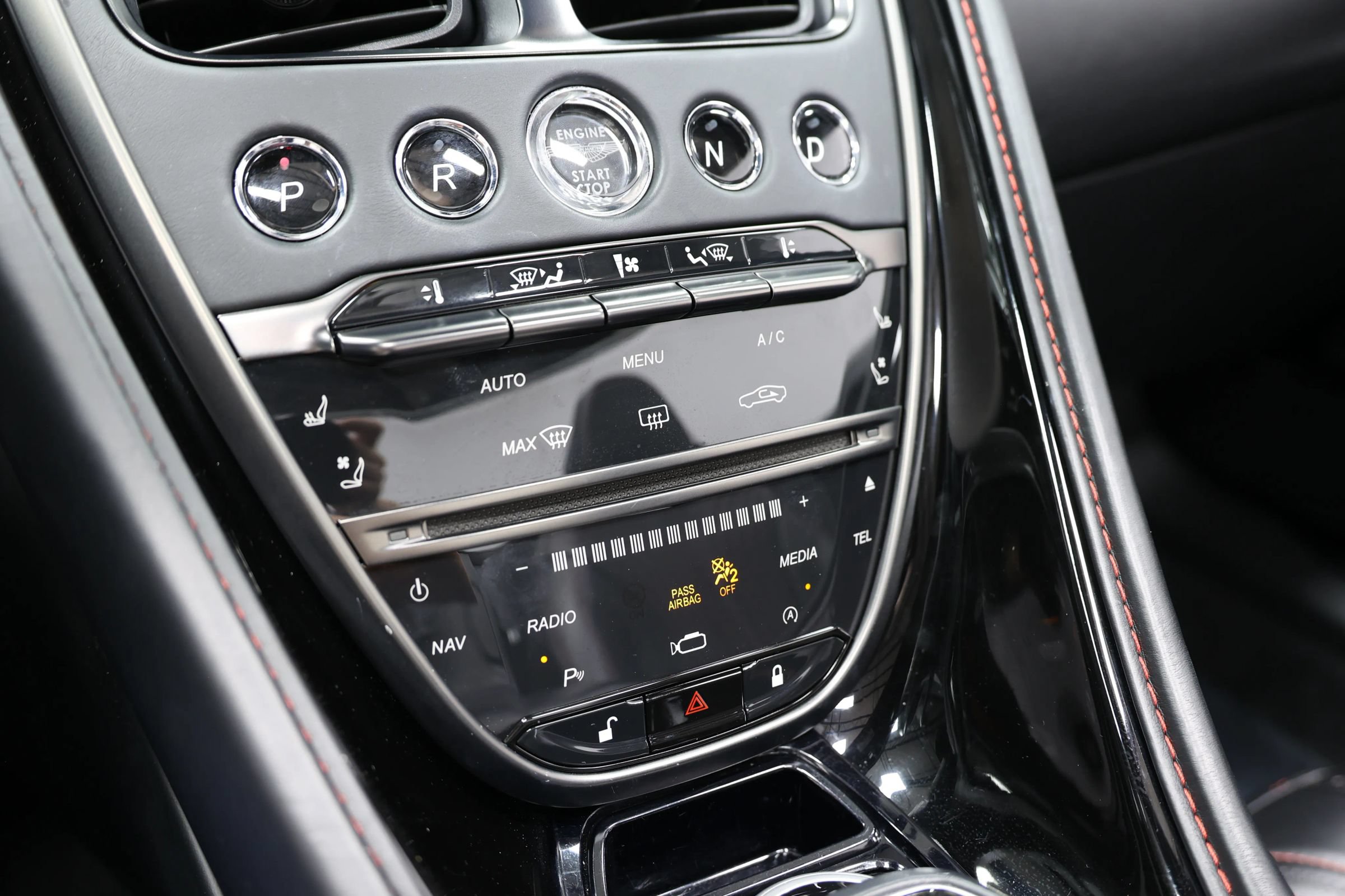 Used 2019 Aston Martin DB11 Volante RWD image 41