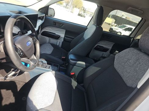 Used 2025 Ford Maverick XLT image 3