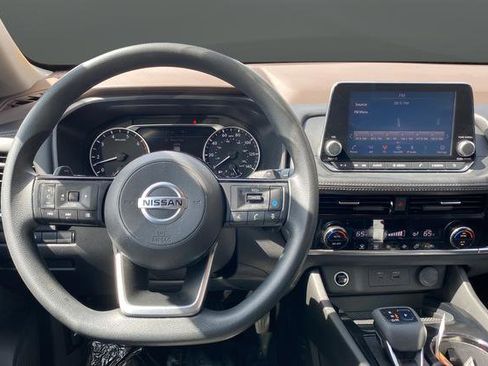 Used 2021 Nissan Rogue SV image 11