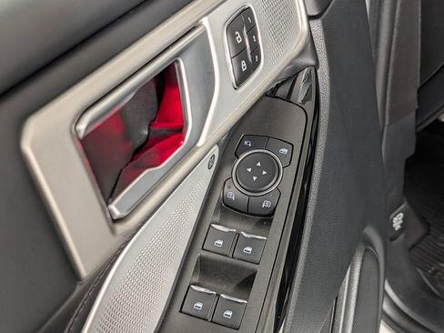 Certified 2023 Ford Explorer Platinum w/ Technology Package AWD/4WD image 28