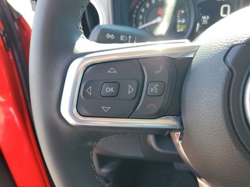 Used 2025 Jeep Wrangler Unlimited Sahara image 14