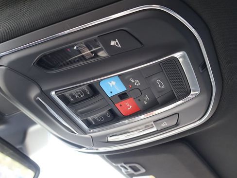 Used 2023 Jeep Grand Cherokee Altitude AWD/4WD image 30