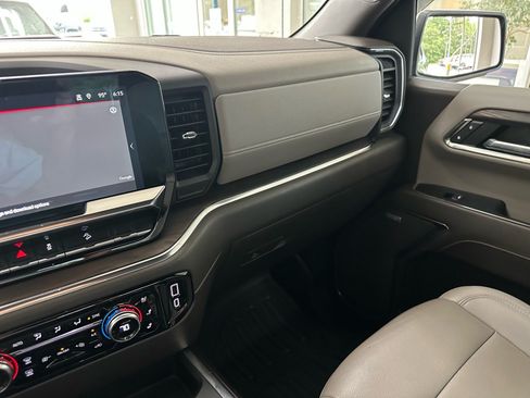Used 2023 GMC Sierra 1500 SLT w/ SLT Premium Package AWD/4WD image 35