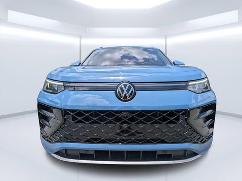 Certified 2025 Volkswagen Tiguan SEL R-Line AWD/4WD image 8