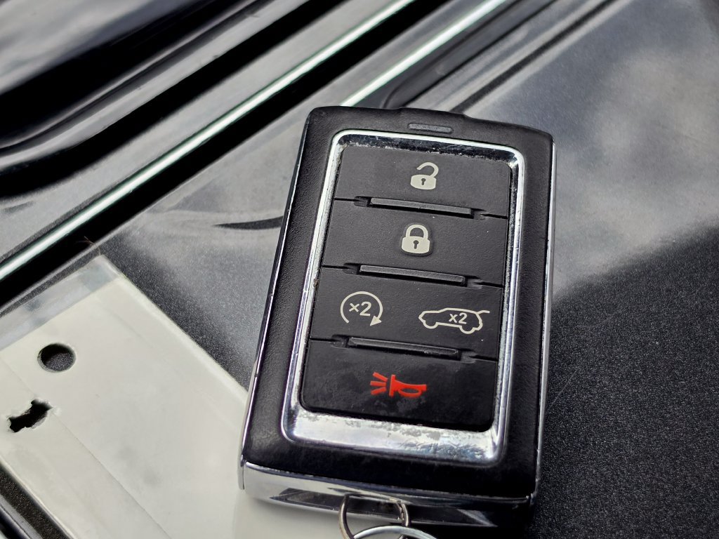 Used 2022 Jeep Wagoneer Series I AWD/4WD image 28