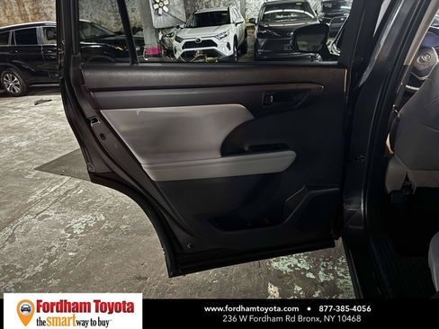 Certified 2024 Toyota Highlander LE AWD/4WD image 11