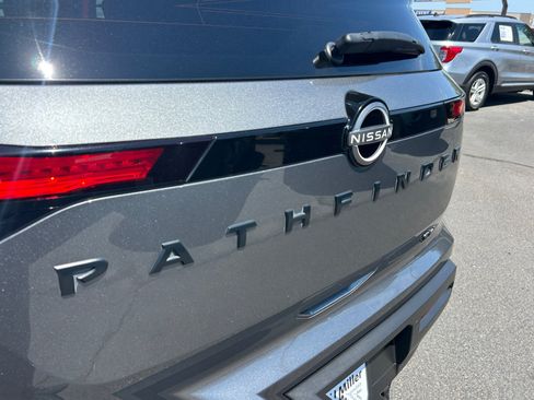 Used 2022 Nissan Pathfinder SV w/ SV Premium Package FWD image 23