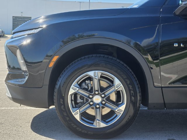 Used 2025 Chevrolet Blazer LT FWD image 8