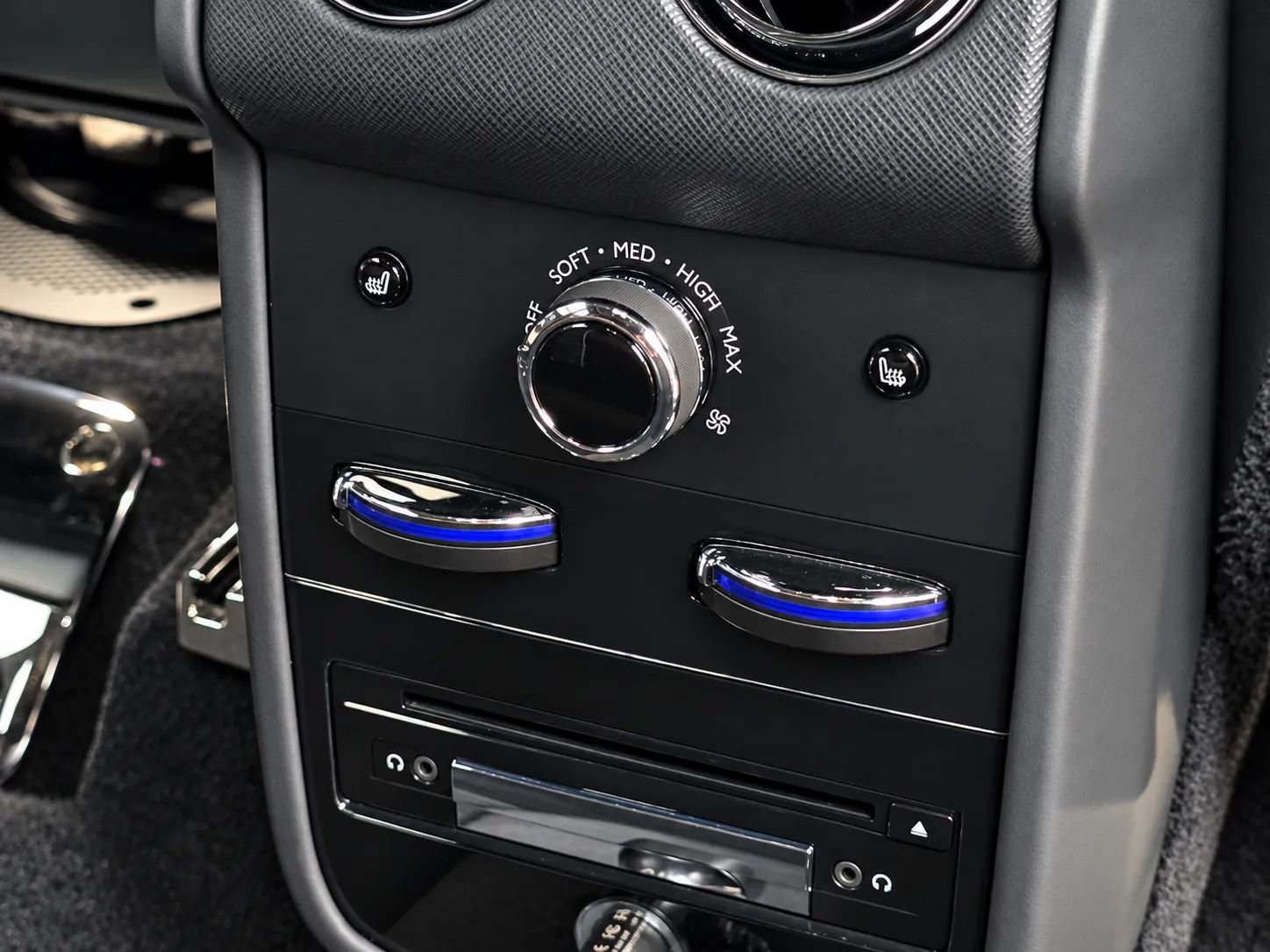 Used 2020 Rolls-Royce Cullinan Black Badge AWD/4WD image 52