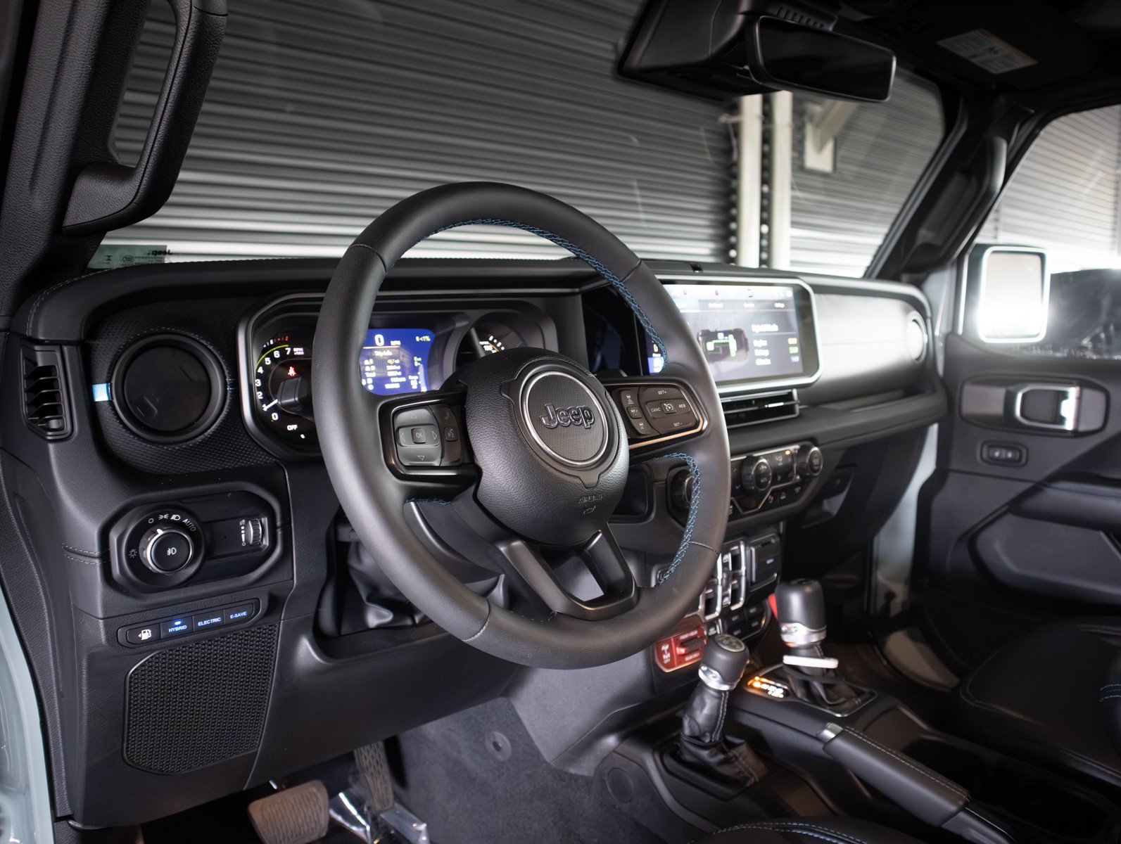 Used 2024 Jeep Wrangler Unlimited Rubicon 4xe AWD/4WD image 18