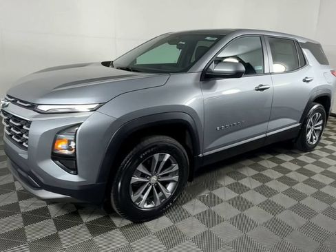 New 2026 Chevrolet Equinox LT w/ Convenience Package II FWD image 5