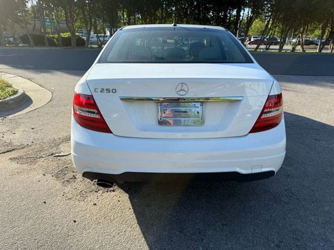 Used 2014 Mercedes-Benz C 250 Sedan image 4