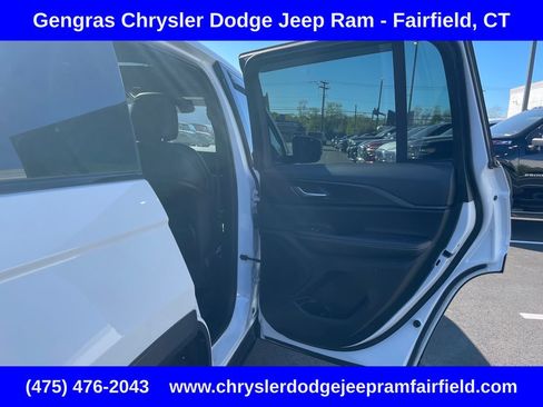 Certified 2023 Jeep Grand Cherokee Altitude AWD/4WD image 17