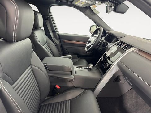 New 2025 Land Rover Discovery Dynamic SE image 15