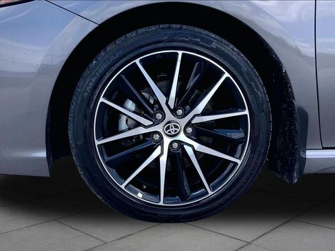 Used 2024 Toyota Camry SE w/ Cold Weather Package FWD image 11