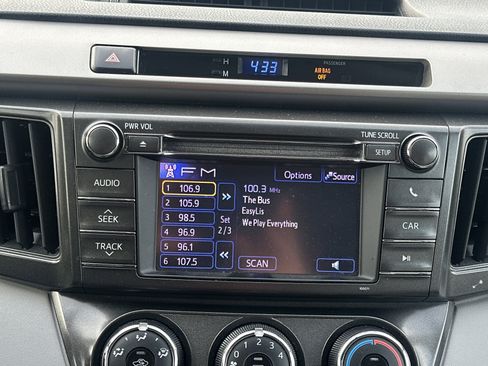 Used 2013 Toyota RAV4 LE image 28