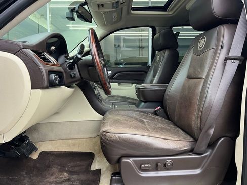 Used 2010 Cadillac Escalade ESV Platinum image 16
