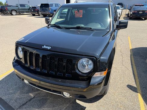 Used 2017 Jeep Patriot High Altitude AWD/4WD image 6