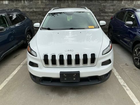 Used 2016 Jeep Cherokee Latitude w/ Cold Weather Group AWD/4WD image 2