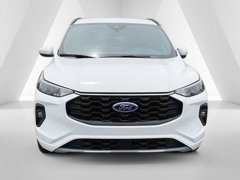 Used 2023 Ford Escape ST-Line Select AWD/4WD image 2