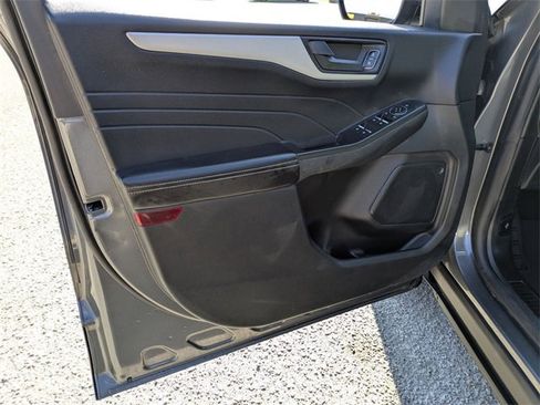 Used 2022 Ford Escape SE image 12