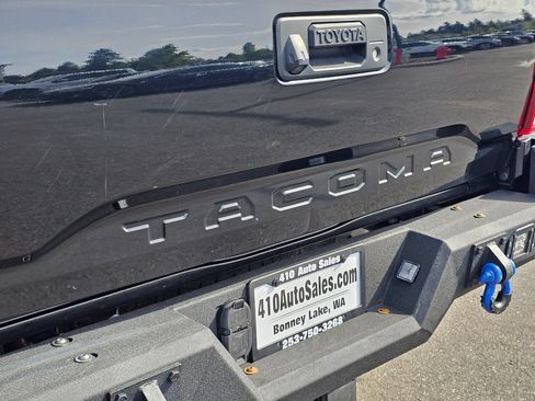 Used 2019 Toyota Tacoma TRD Off-Road w/ TRD Premium Off Road Package AWD/4WD image 10