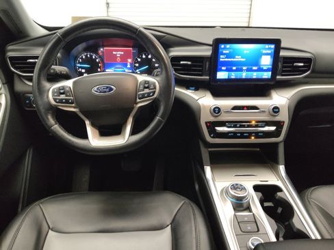 Used 2022 Ford Explorer XLT w/ Equipment Group 202A image 22