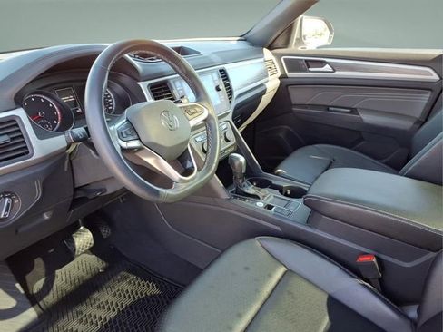 Used 2021 Volkswagen Atlas Cross Sport SE w/ Panoramic Sunroof Package FWD image 11