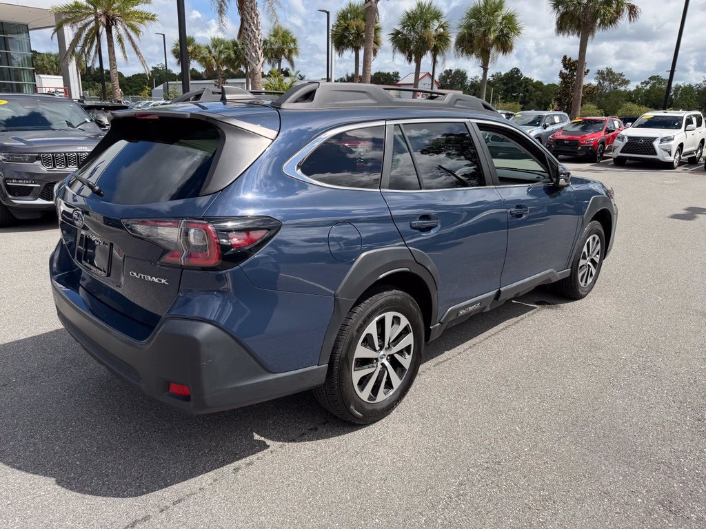 Used 2023 Subaru Outback Premium AWD/4WD image 3
