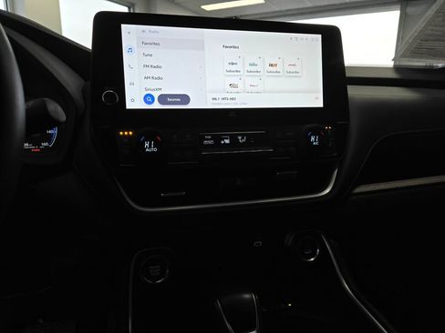 Used 2024 Toyota Grand Highlander Limited image 29