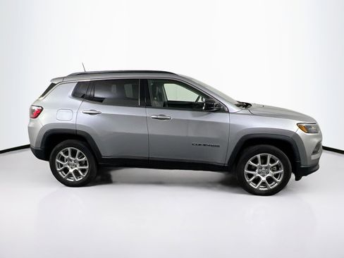 Used 2022 Jeep Compass Latitude AWD/4WD image 4