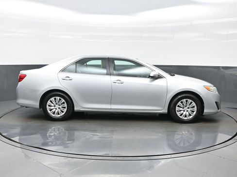 Used 2014 Toyota Camry LE FWD image 7