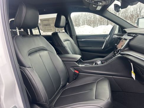 New 2026 Jeep Grand Cherokee Limited w/ Limited Altitude Package AWD/4WD image 6