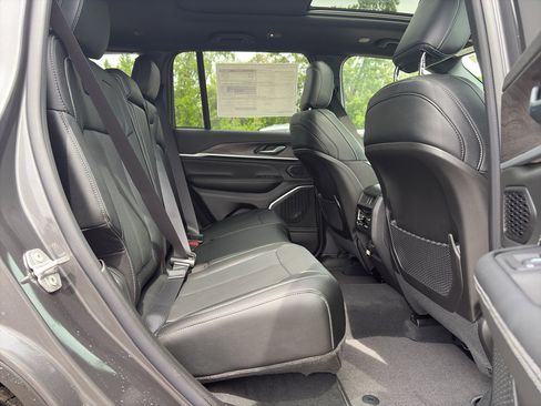 New 2026 Jeep Grand Cherokee Limited AWD/4WD image 18