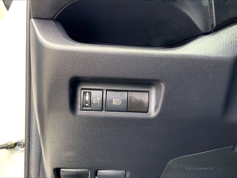 Used 2025 Toyota RAV4 XLE AWD/4WD image 33