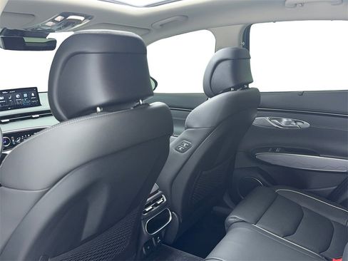 Used 2023 Genesis GV70 2.5T w/ Advanced Package image 42