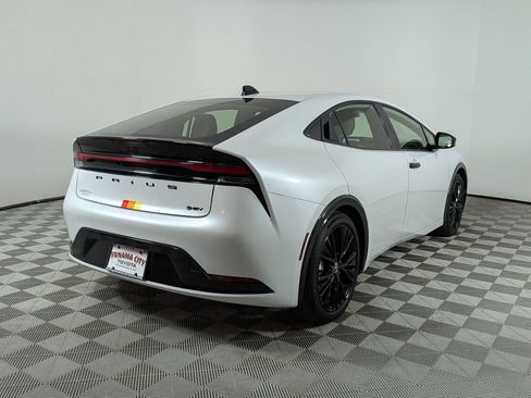 Used 2025 Toyota Prius FWD image 3