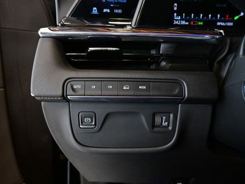 Used 2023 Cadillac Escalade Premium Luxury AWD/4WD image 43